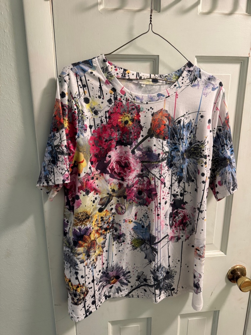Source Unknown White Short Sleeve Tee with Multicolor Floral Print
